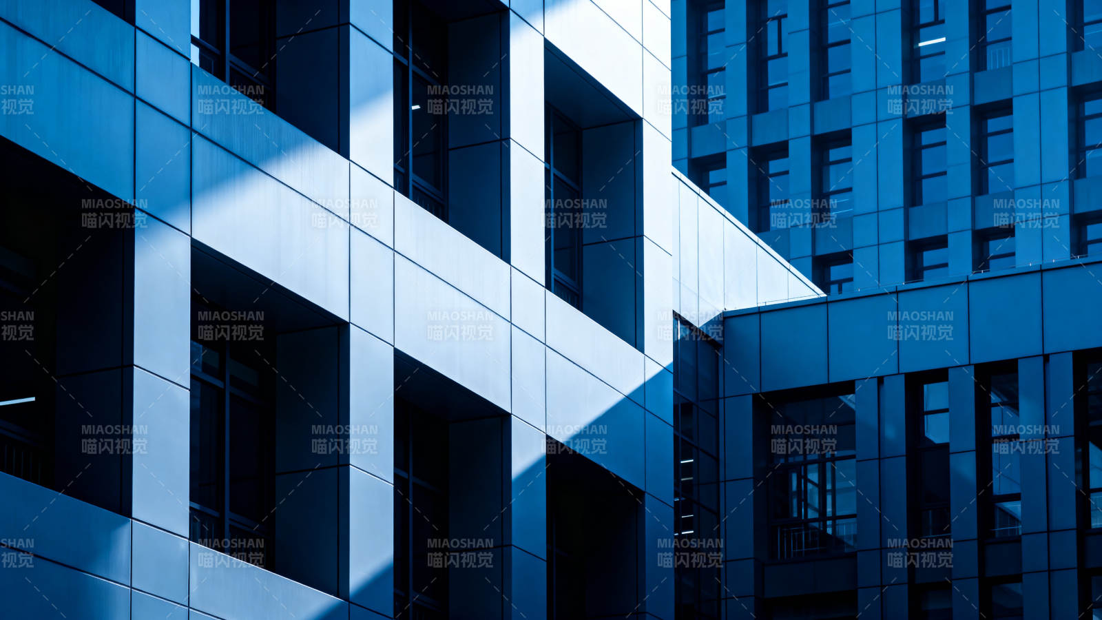 现代建筑几何光影图片