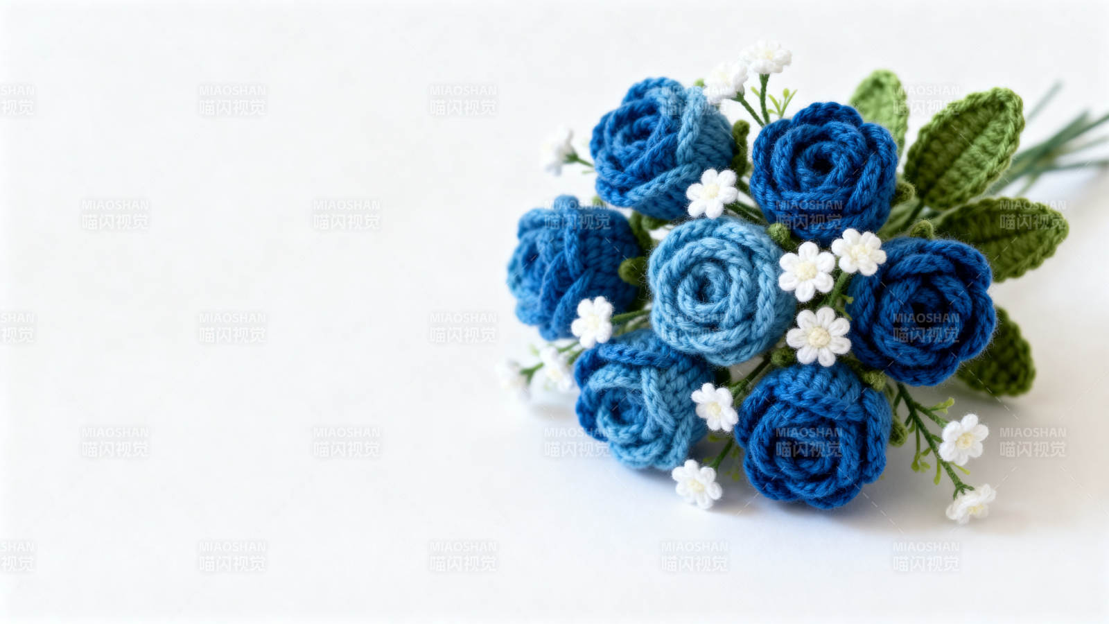 蓝色针织玫瑰花束图片
