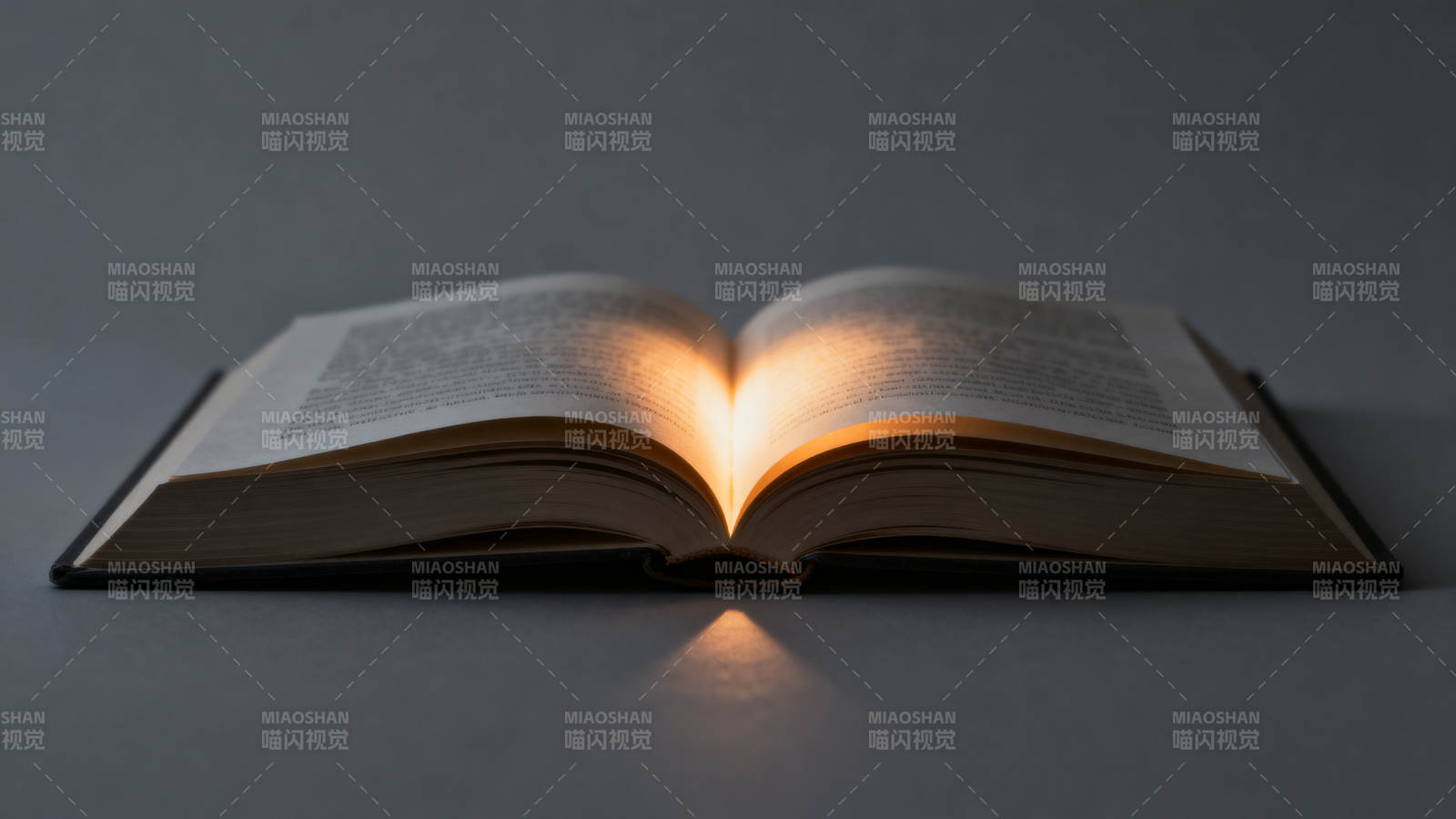 书本中的光图片