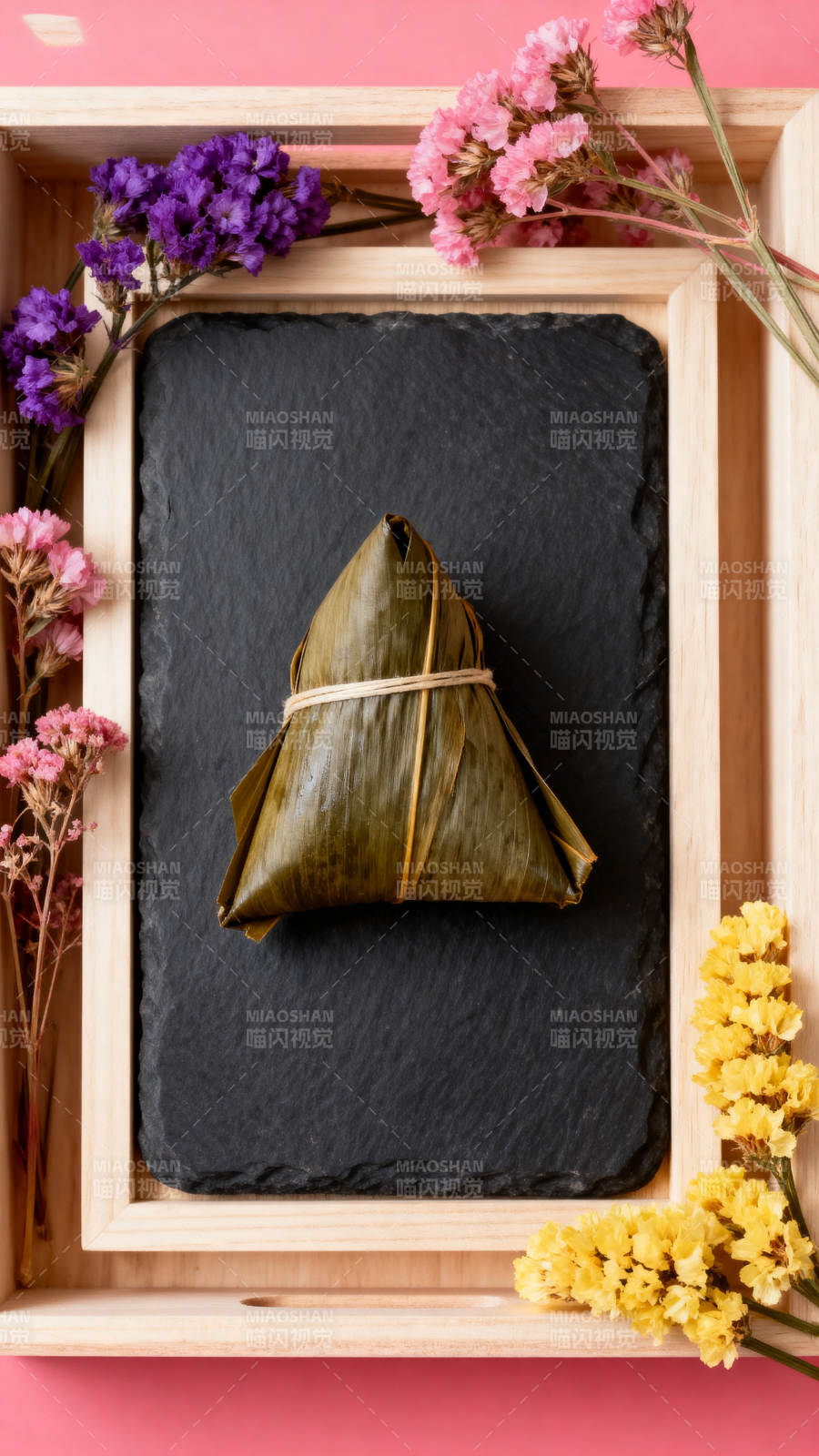 端午节粽子与花的搭配图片