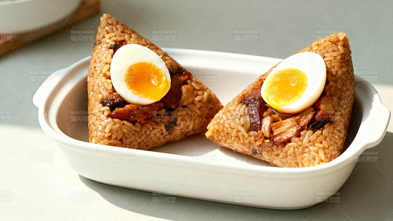 粽子顶部放温泉蛋图片