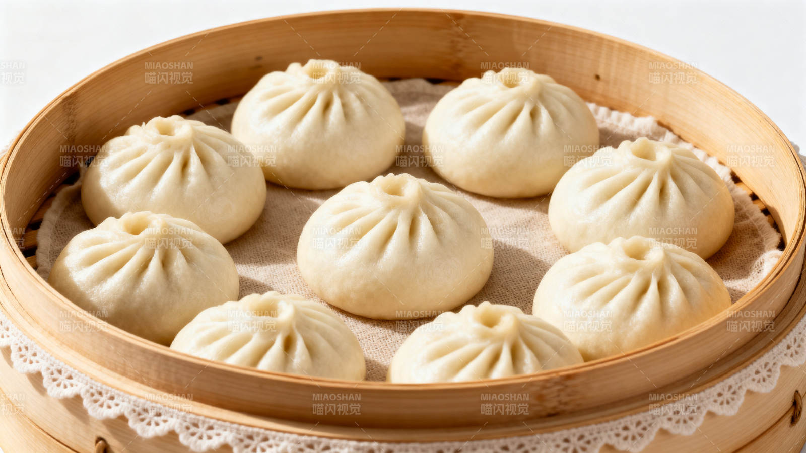 蒸笼里的鲜肉包子图片