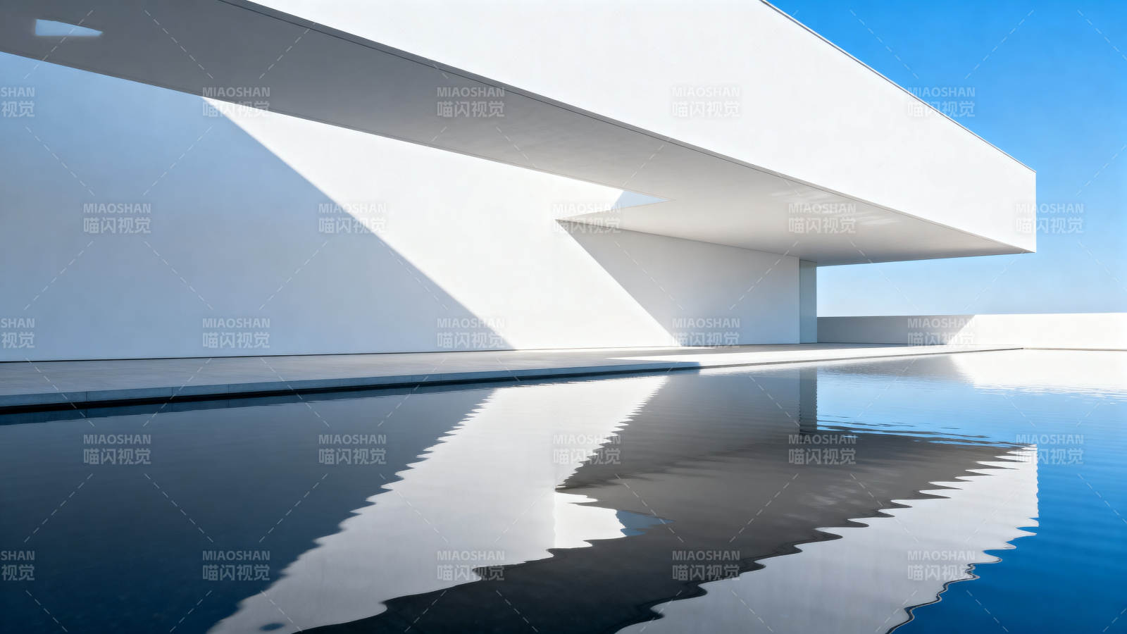 极简主义建筑与水面倒影图片