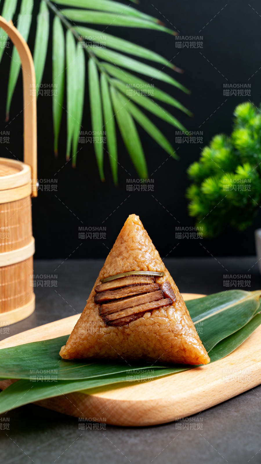 端午节美味肉粽特写图片