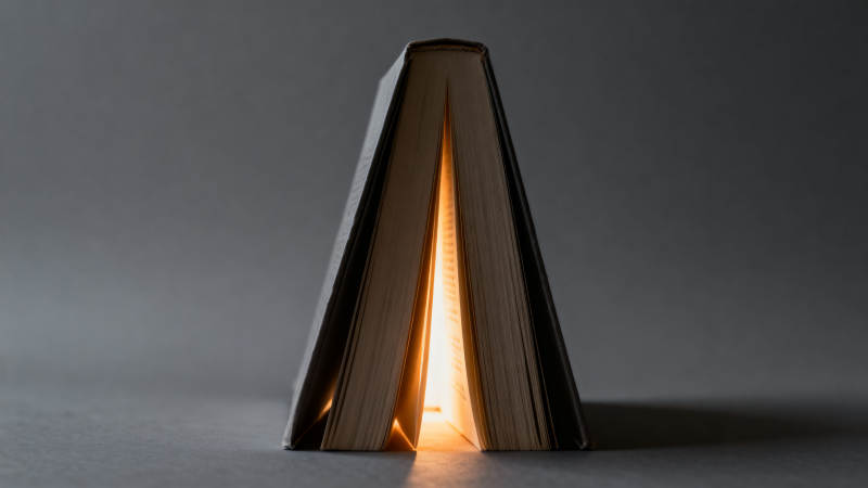 书本中的光图片