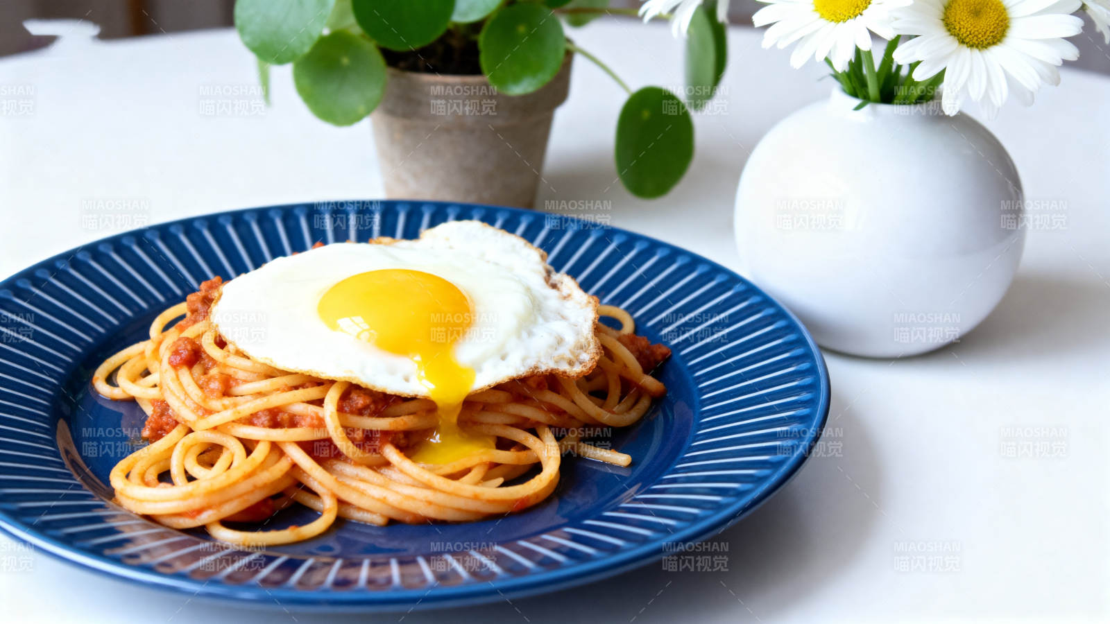 意面煎蛋早餐美食图片