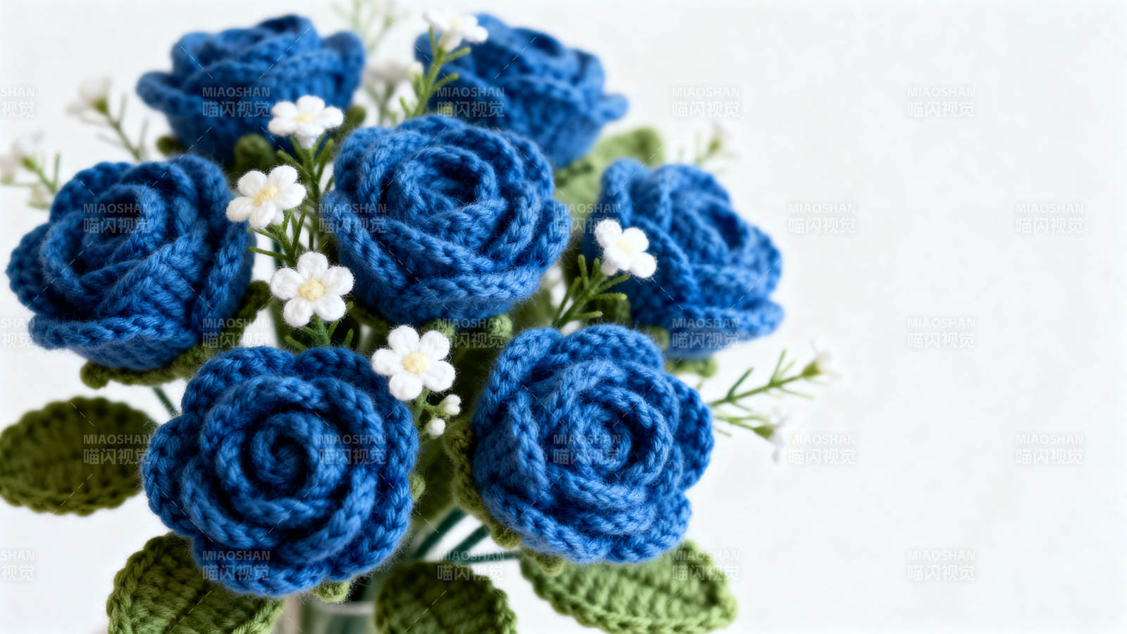 蓝色针织玫瑰花束图片
