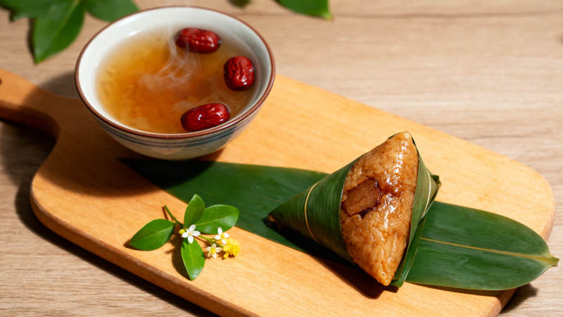 端午节粽子与红枣茶图片