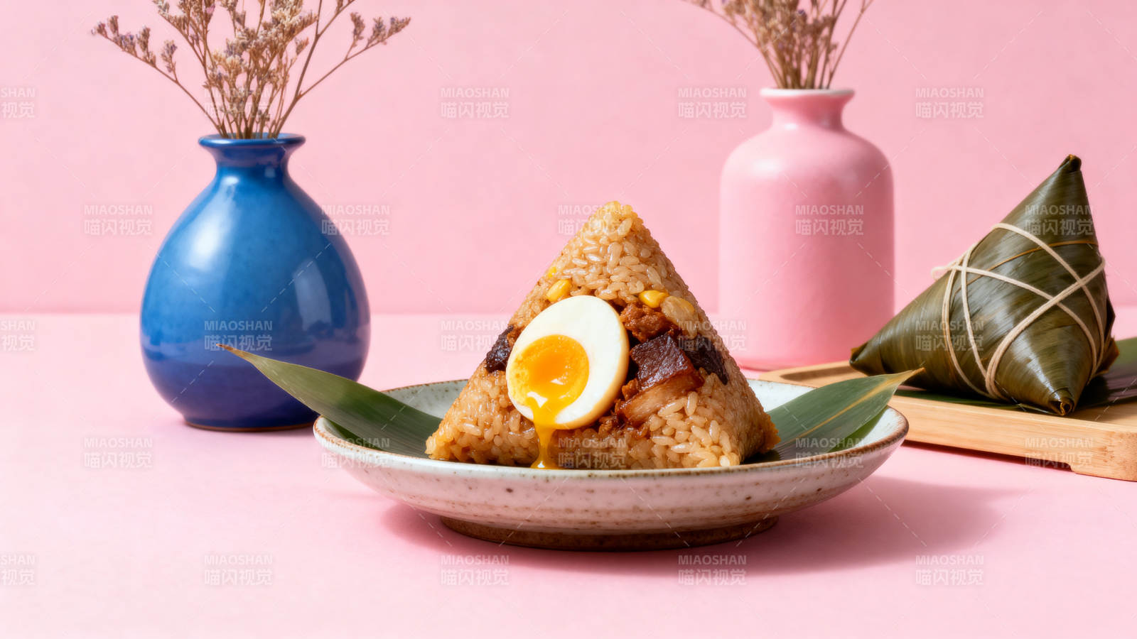 粽子与卤蛋的美味组合图片