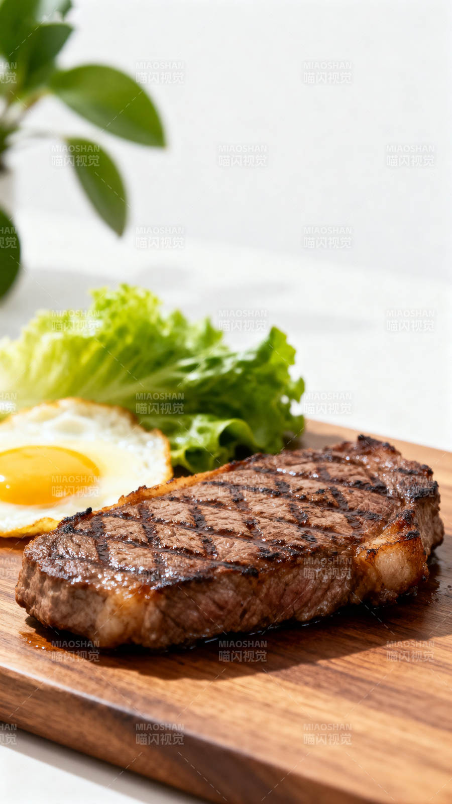 牛排煎蛋生菜美食特写图片