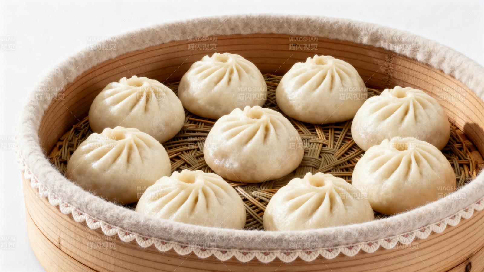 蒸笼里的鲜肉包子图片