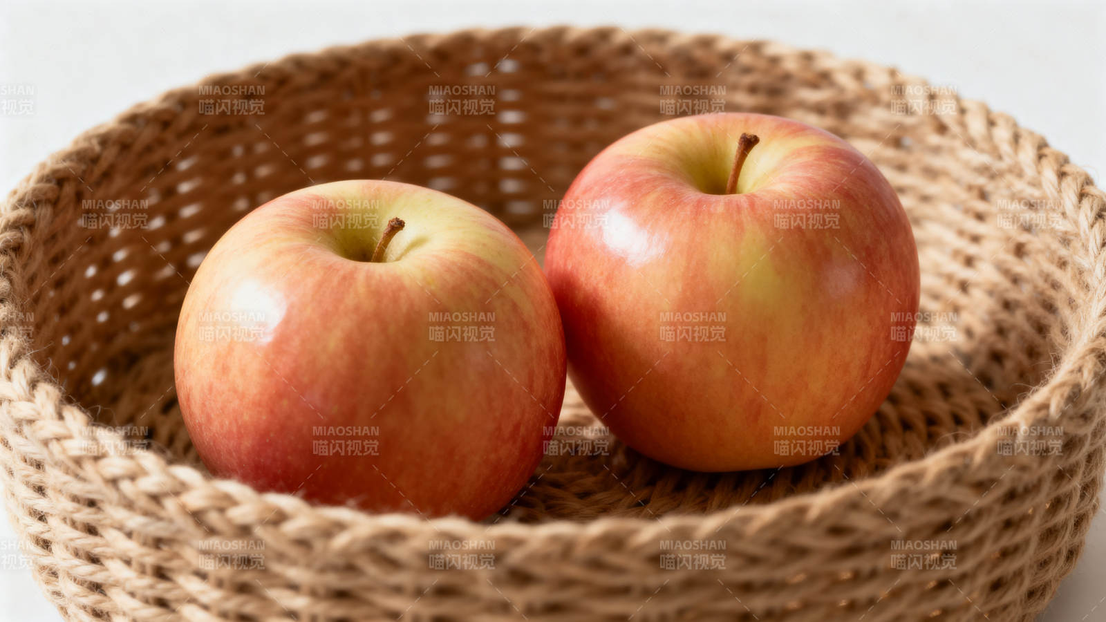 篮中红苹果新鲜诱人图片