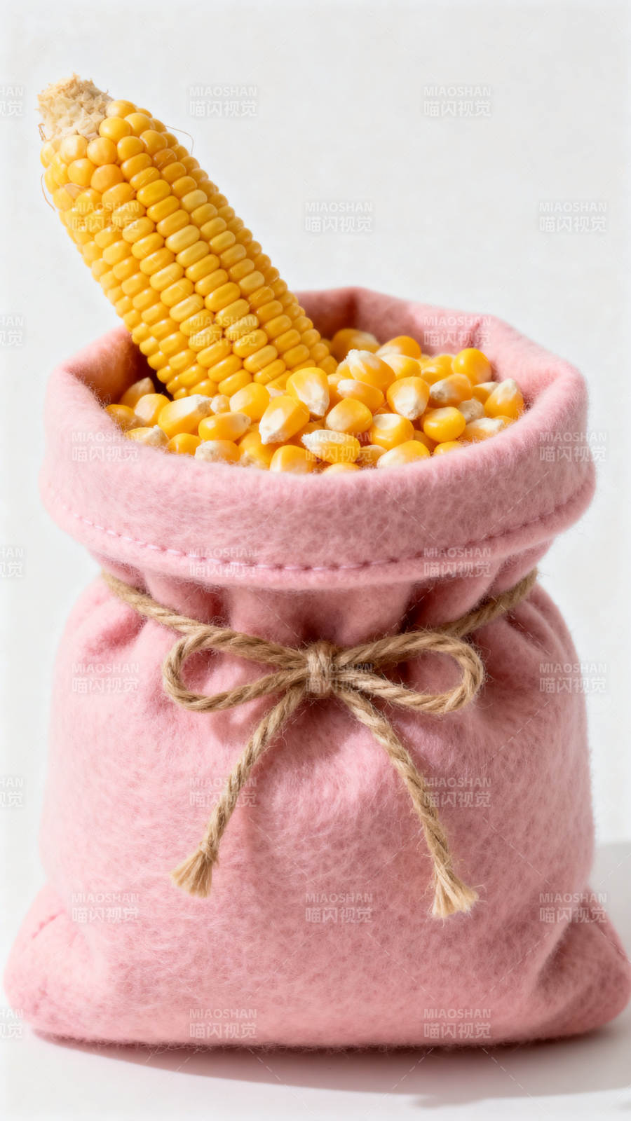 粉色布袋与玉米的组合图片