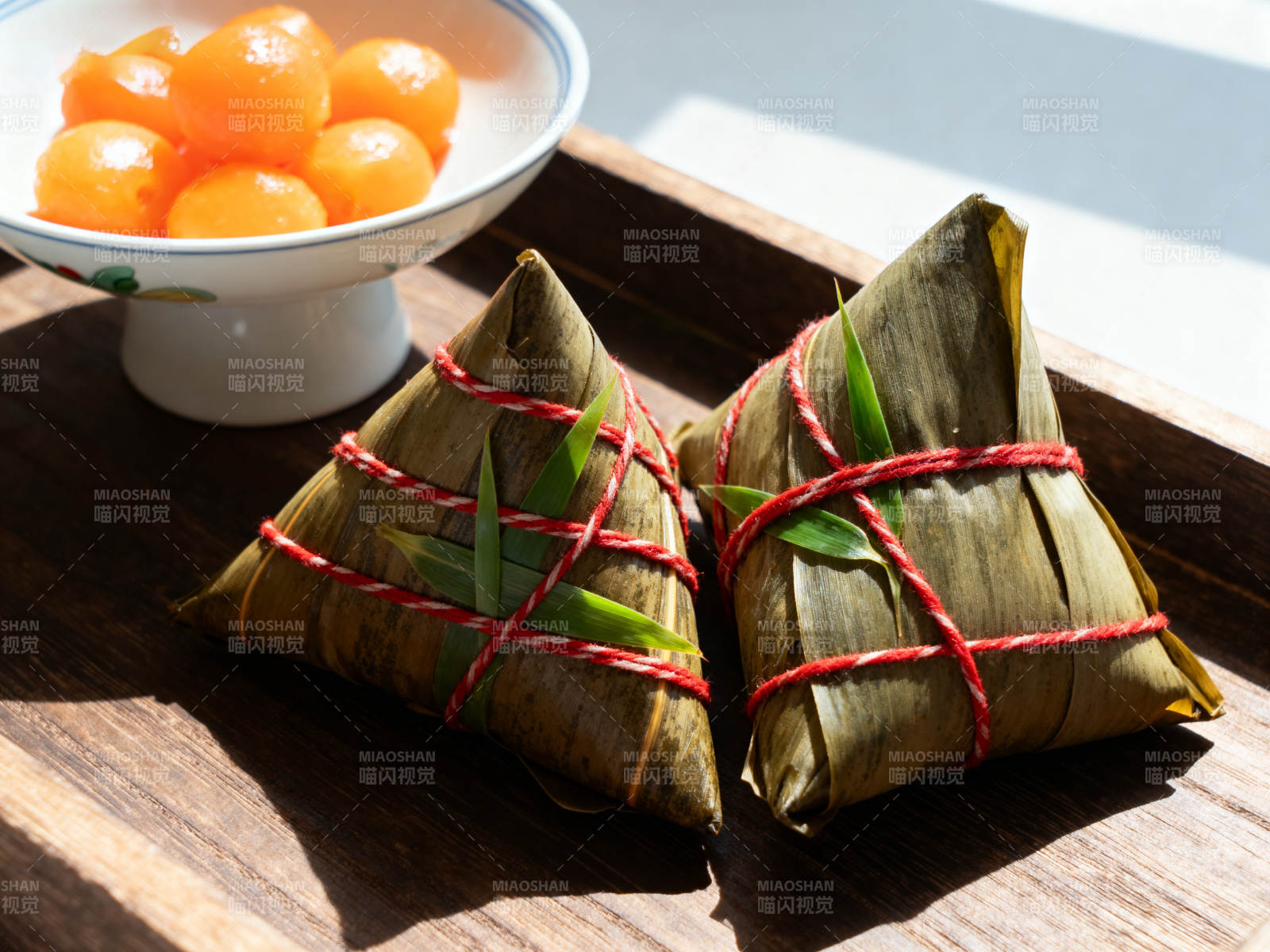 端午节粽子与咸蛋黄图片