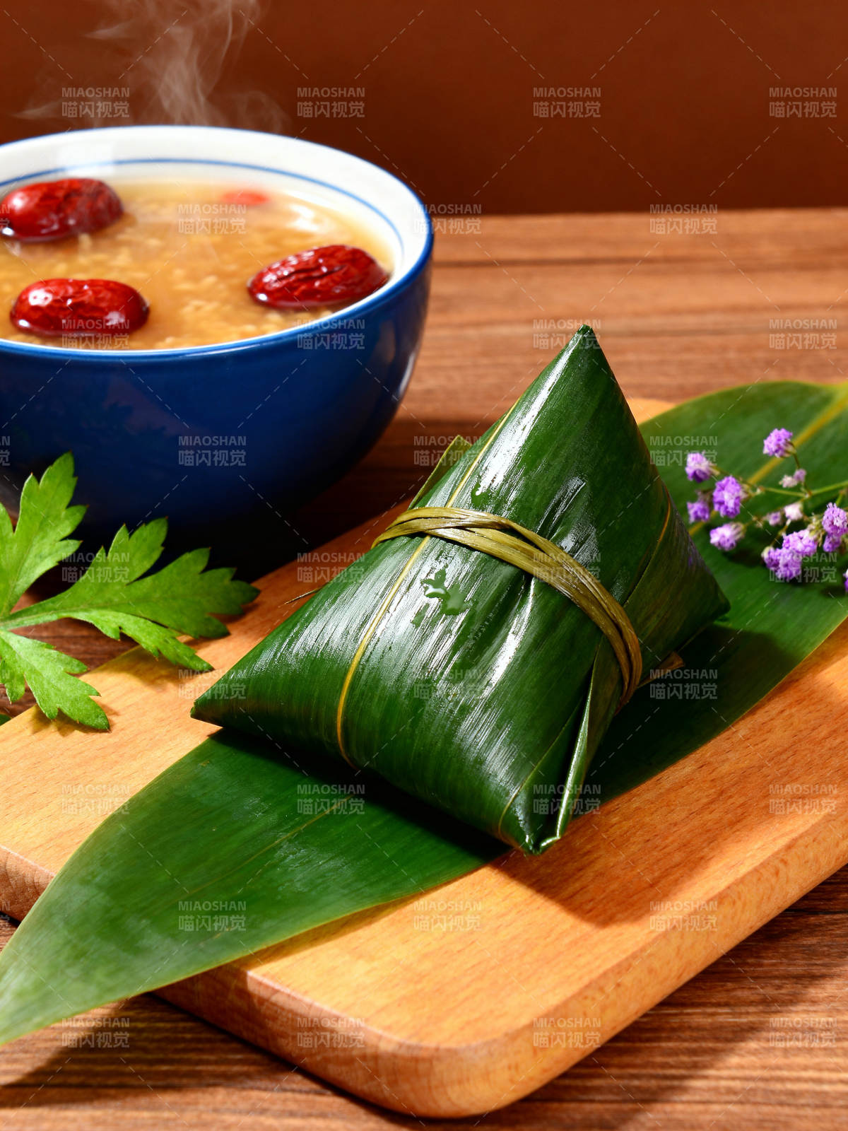 端午节粽子与红枣粥图片