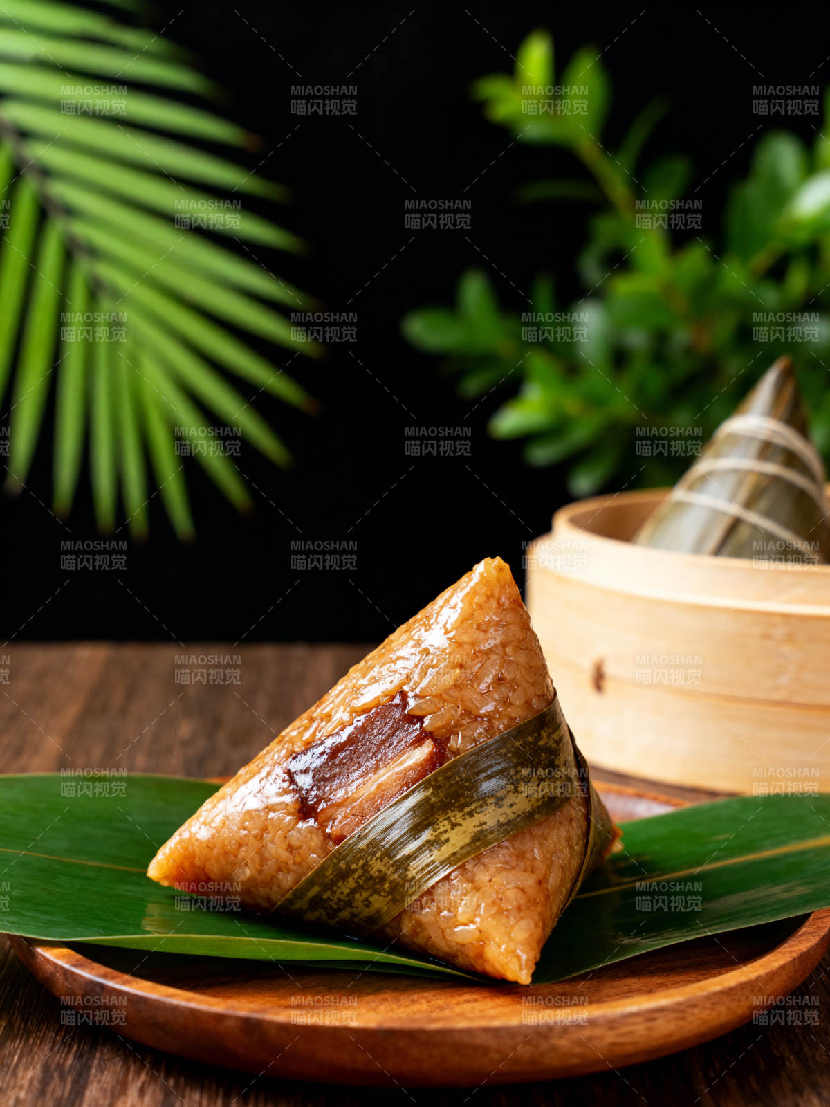 端午节美味肉粽特写图片