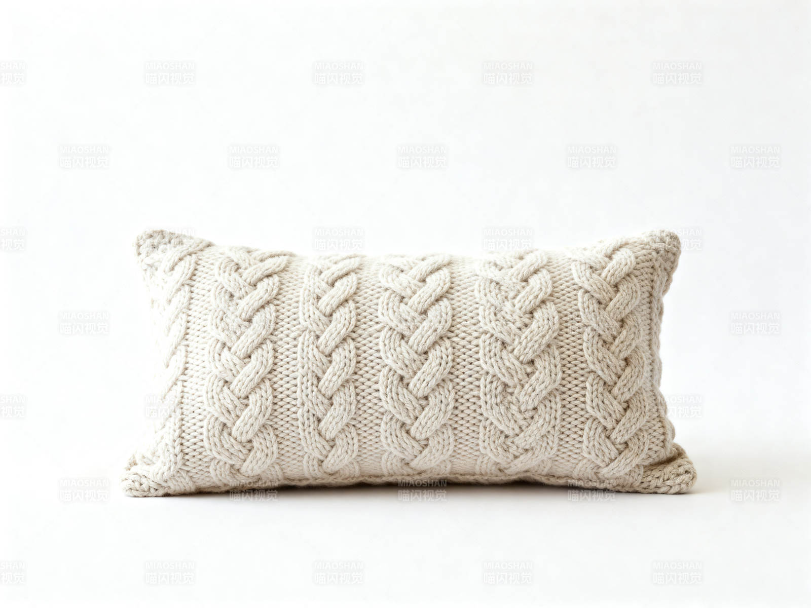 米色针织抱枕特写图片