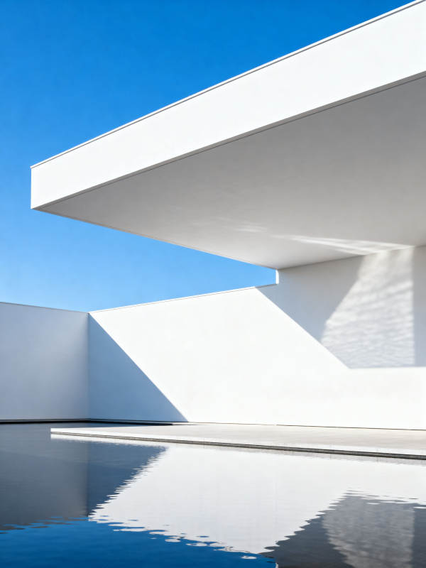 极简白色建筑与蓝天图片