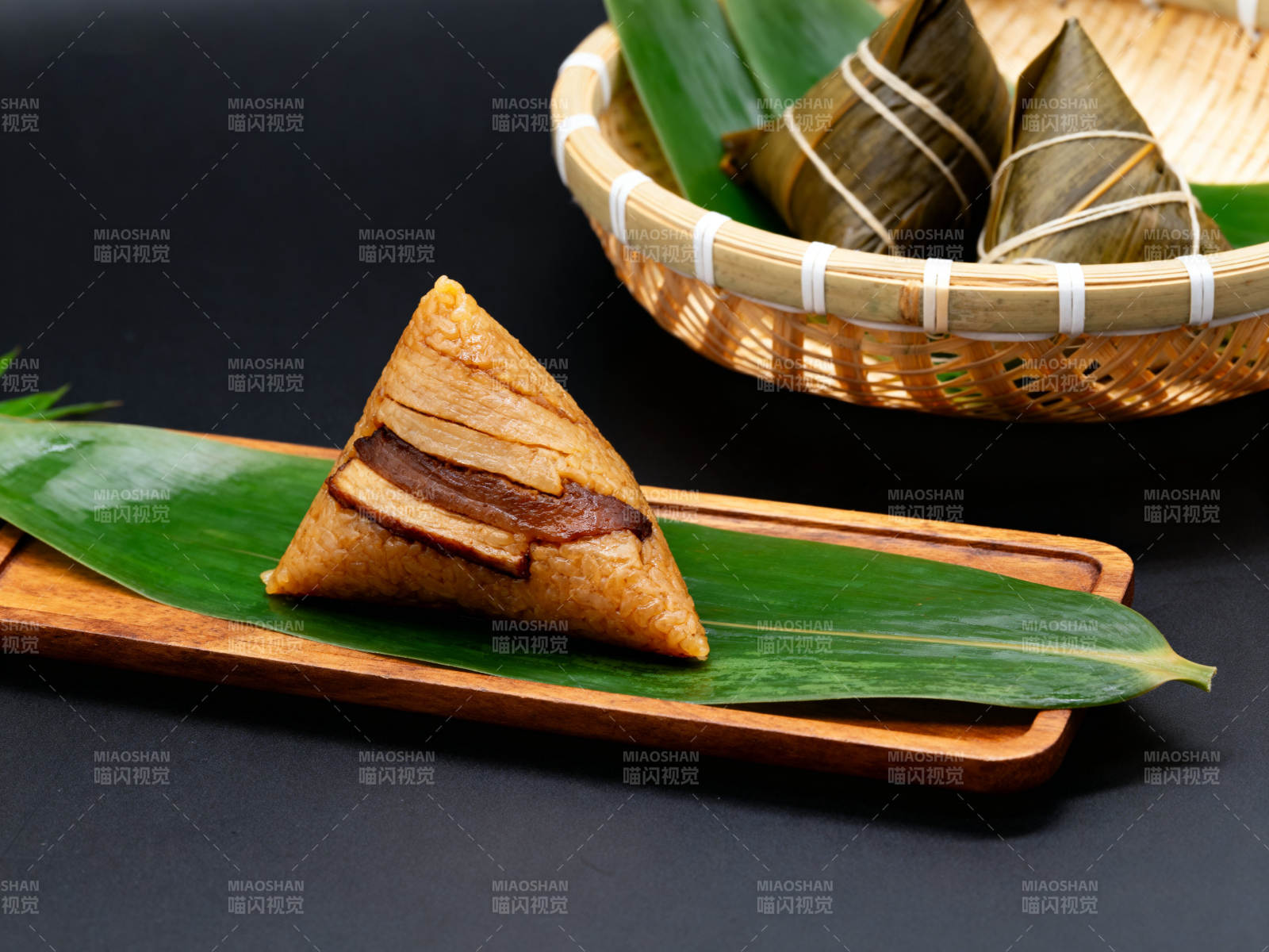 端午节美味肉粽特写图片