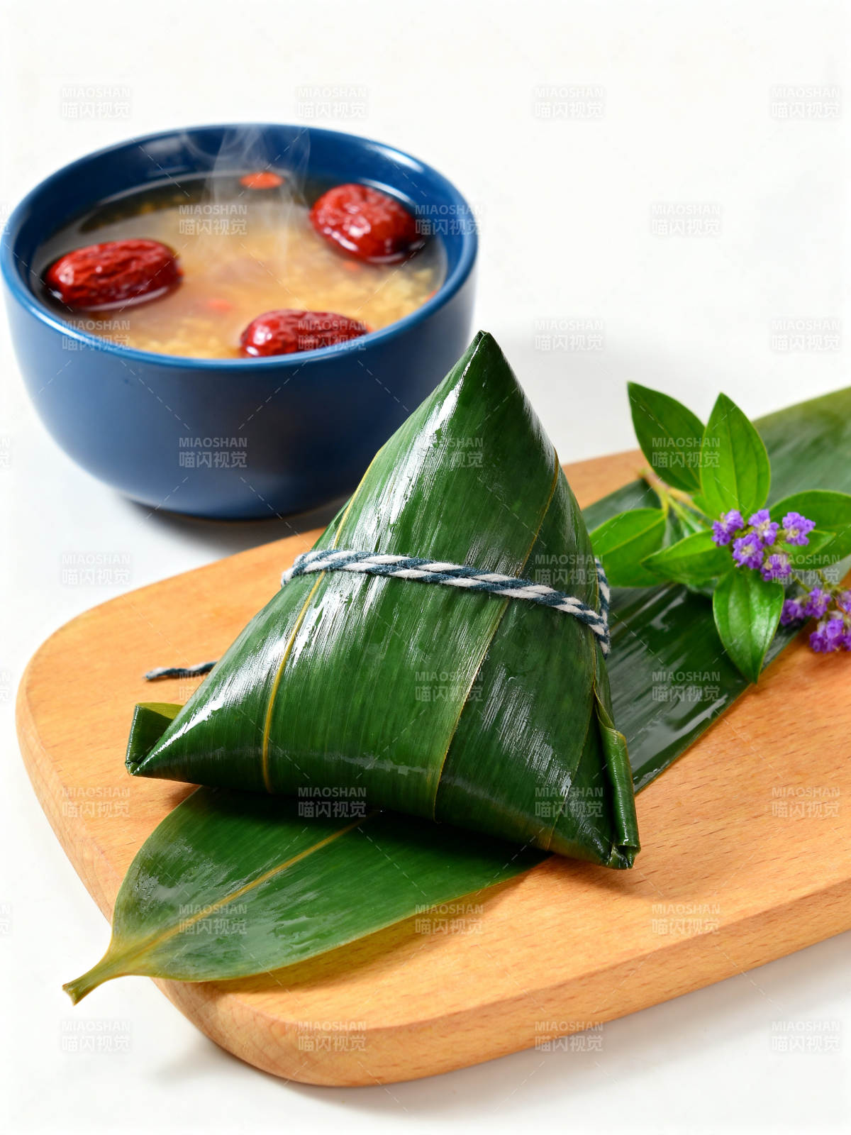 端午节粽子与红枣汤图片