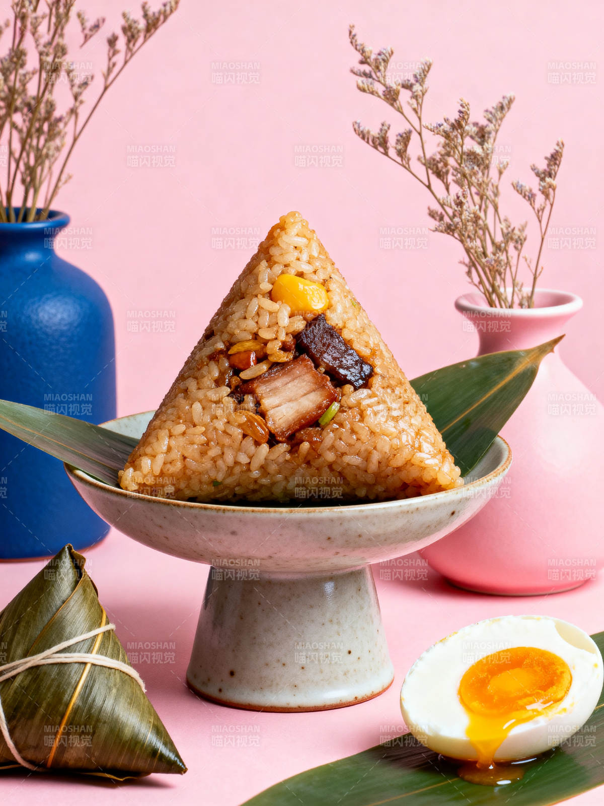 美味粽子与咸蛋搭配图片