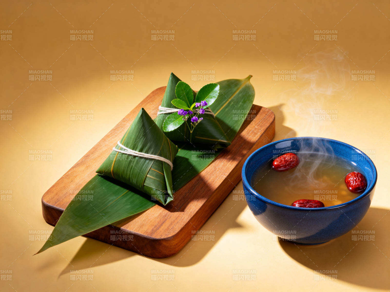 端午节粽子与热茶图片