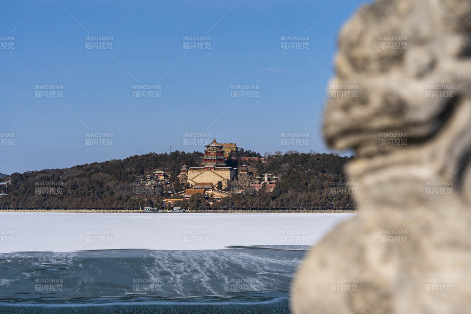 颐和园冬日昆明湖映佛香阁图片