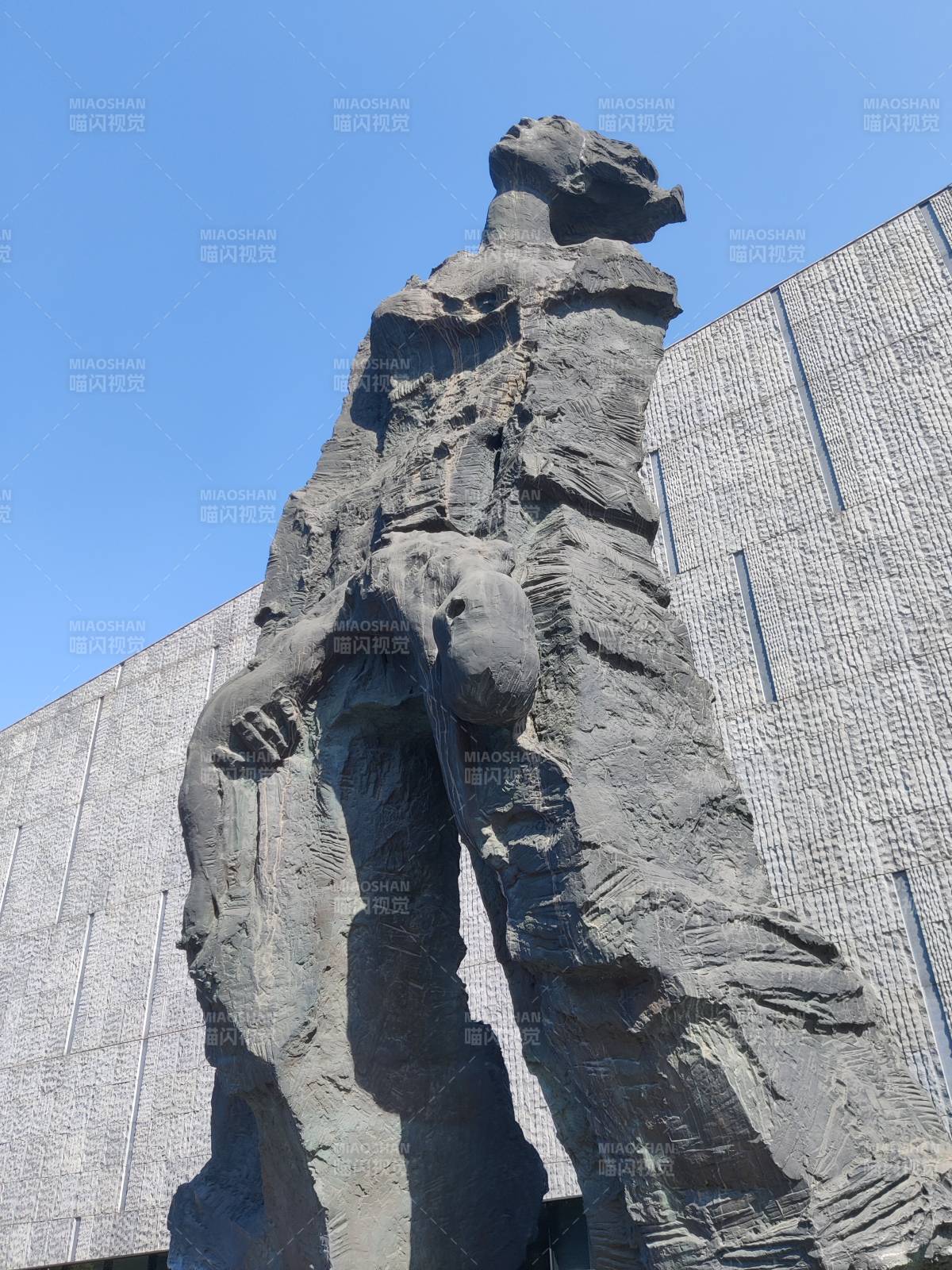 南京大屠杀同胞纪念馆雕塑图片