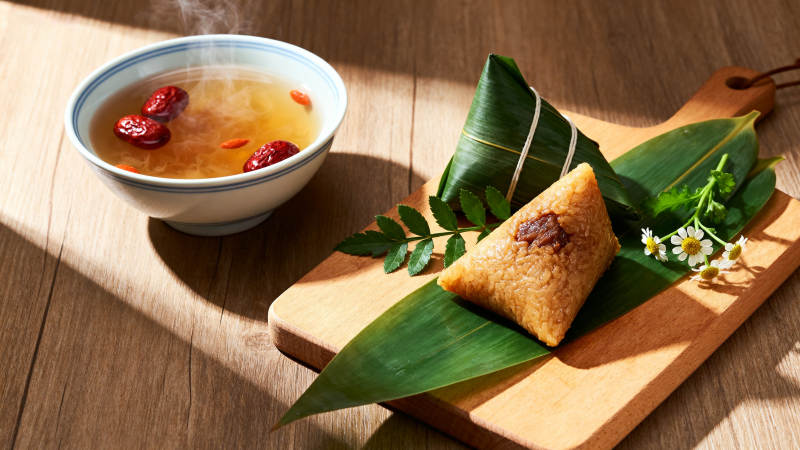 端午节粽子与红枣汤图片
