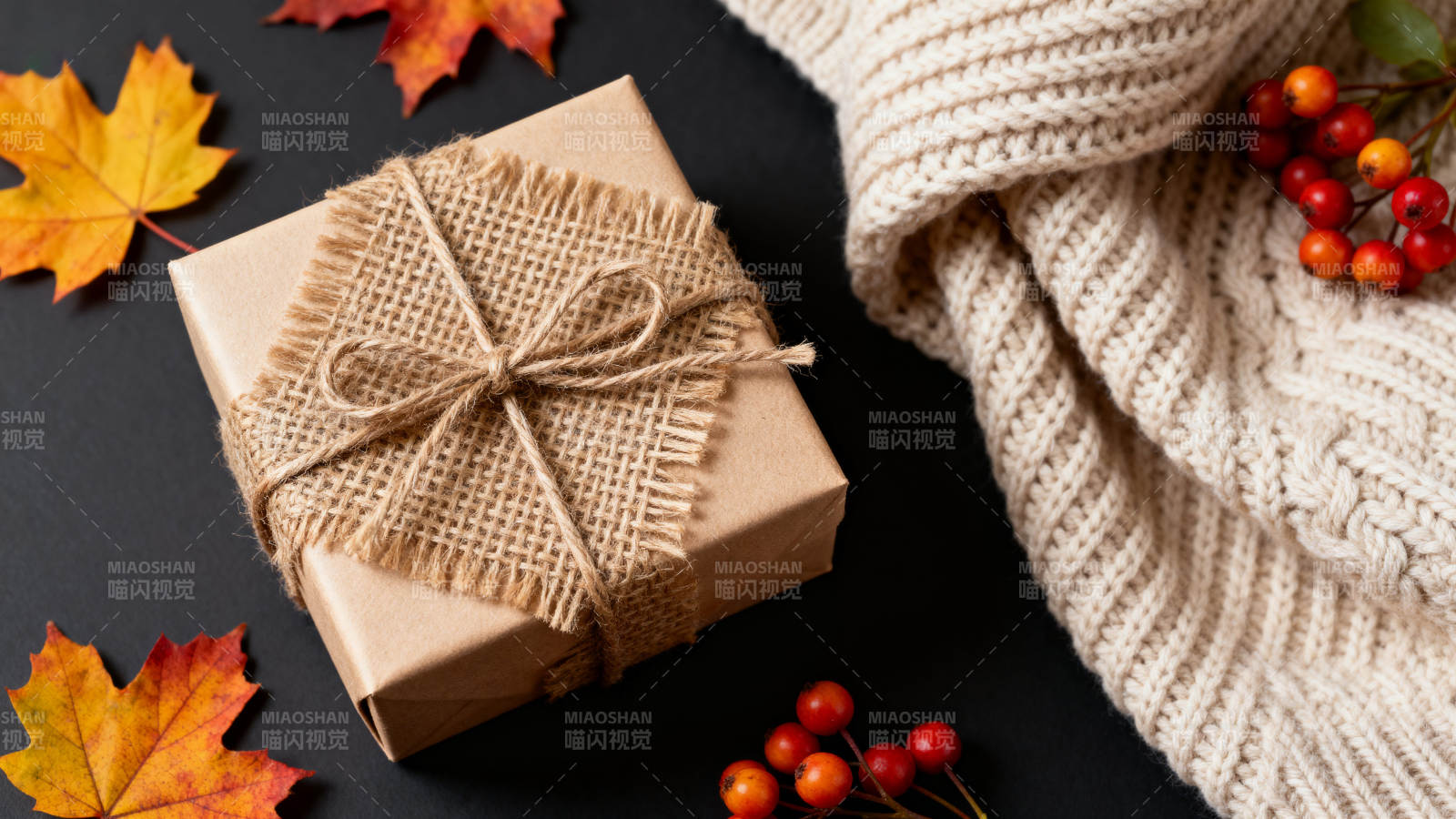 秋季礼物与自然元素图片