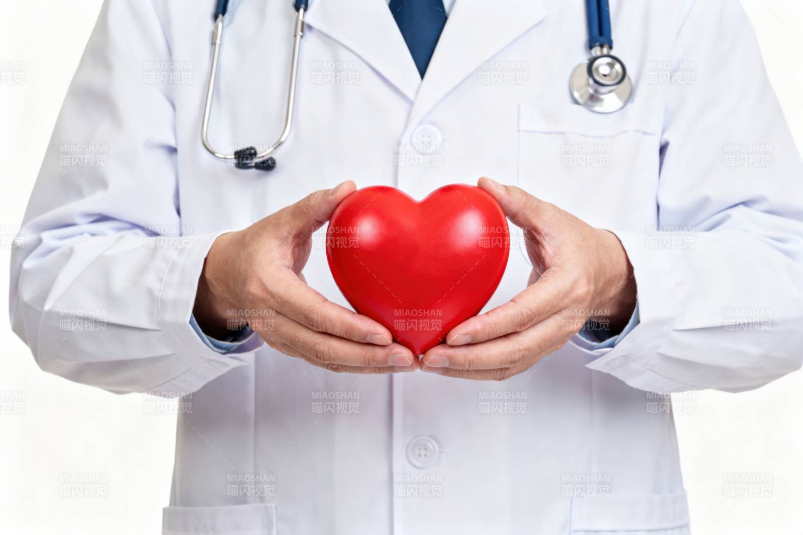 医生守护心脏健康图片