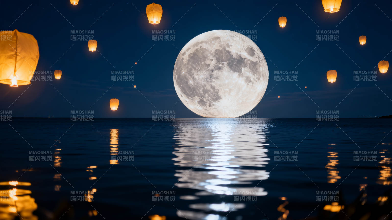 明月海上升孔明灯图片