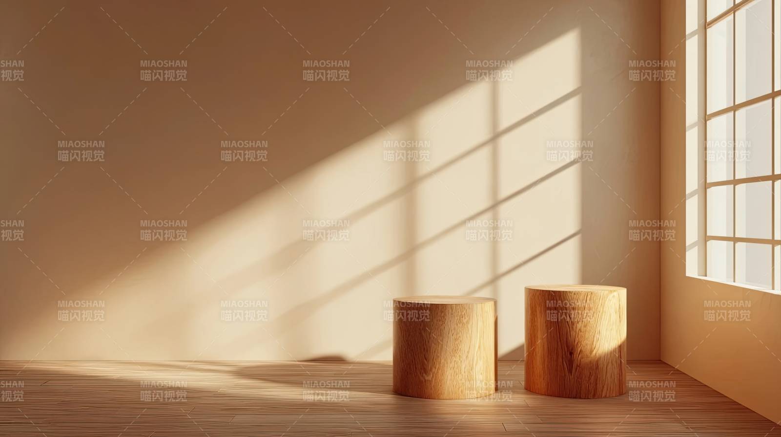 阳光洒落的木质圆凳角落图片