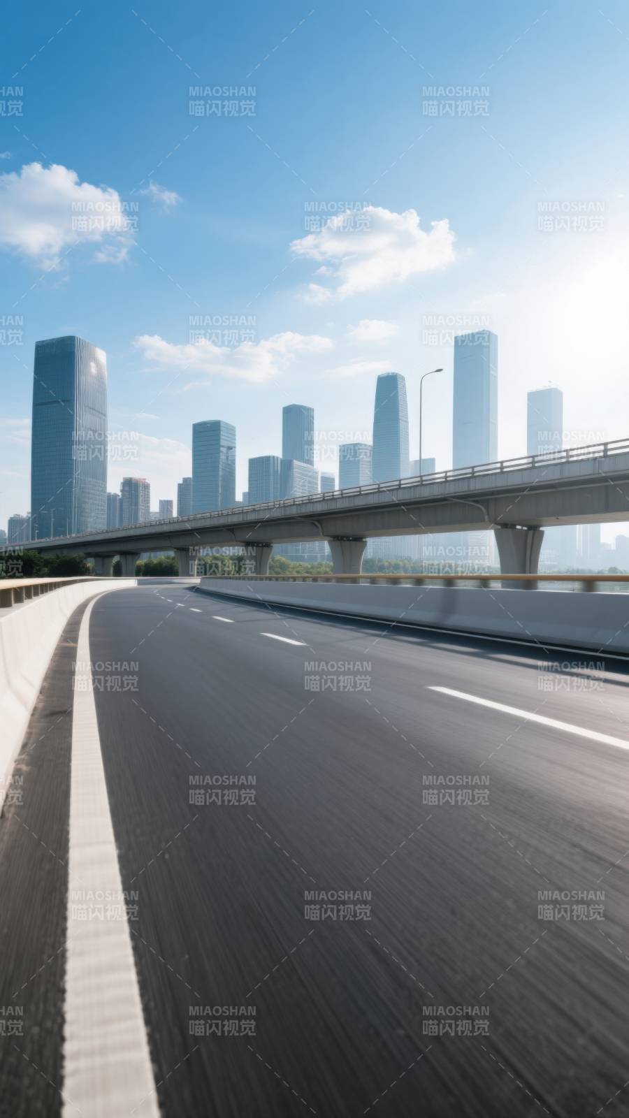 城市高架桥与蓝天图片