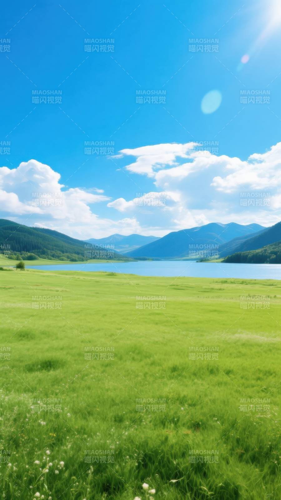 蓝天白云下的草原湖泊图片