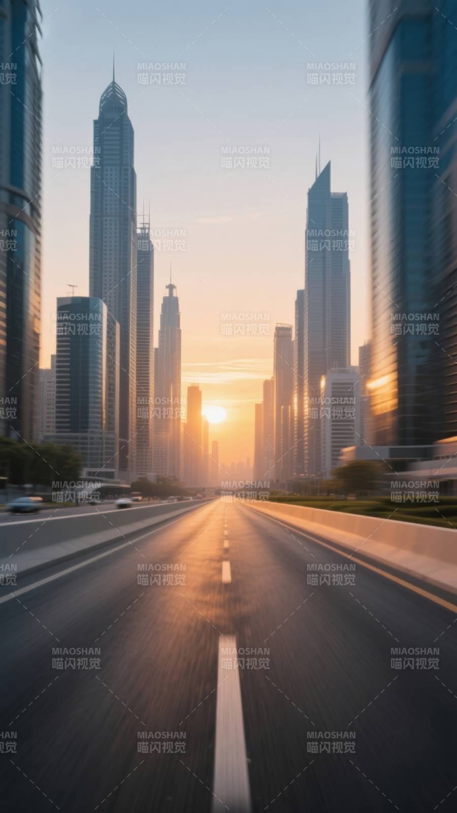 城市日出高楼林立图片