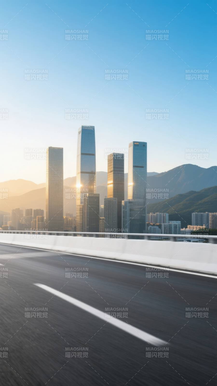 城市天际线与高架桥图片