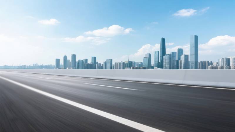 城市天际线与高速公路图片