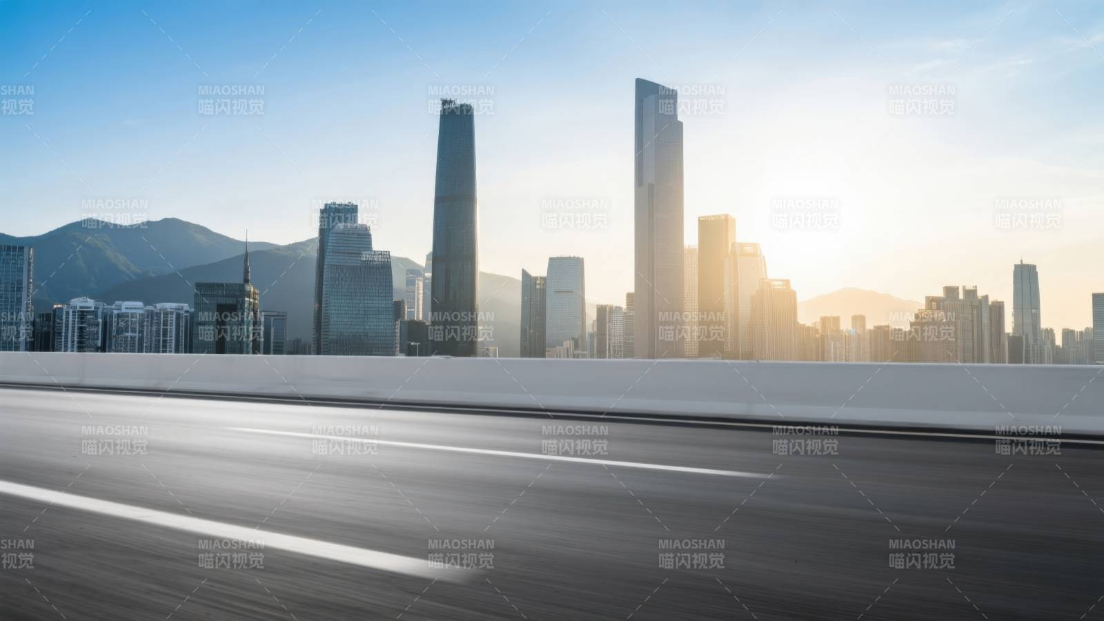 城市天际线与公路图片