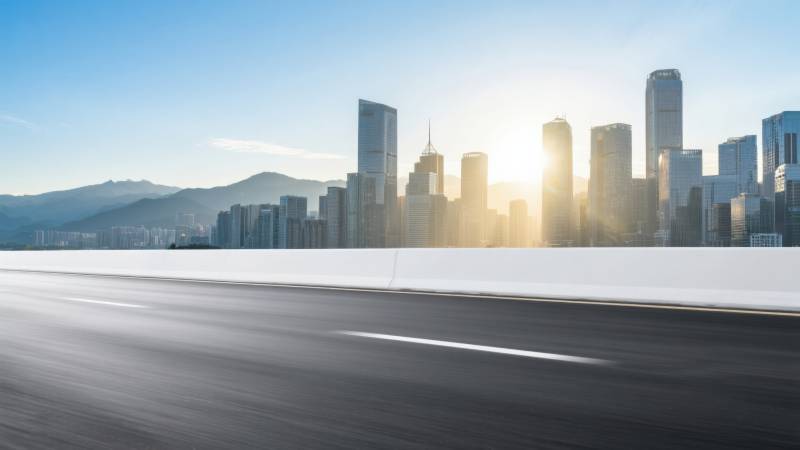 城市天际线与高速公路图片