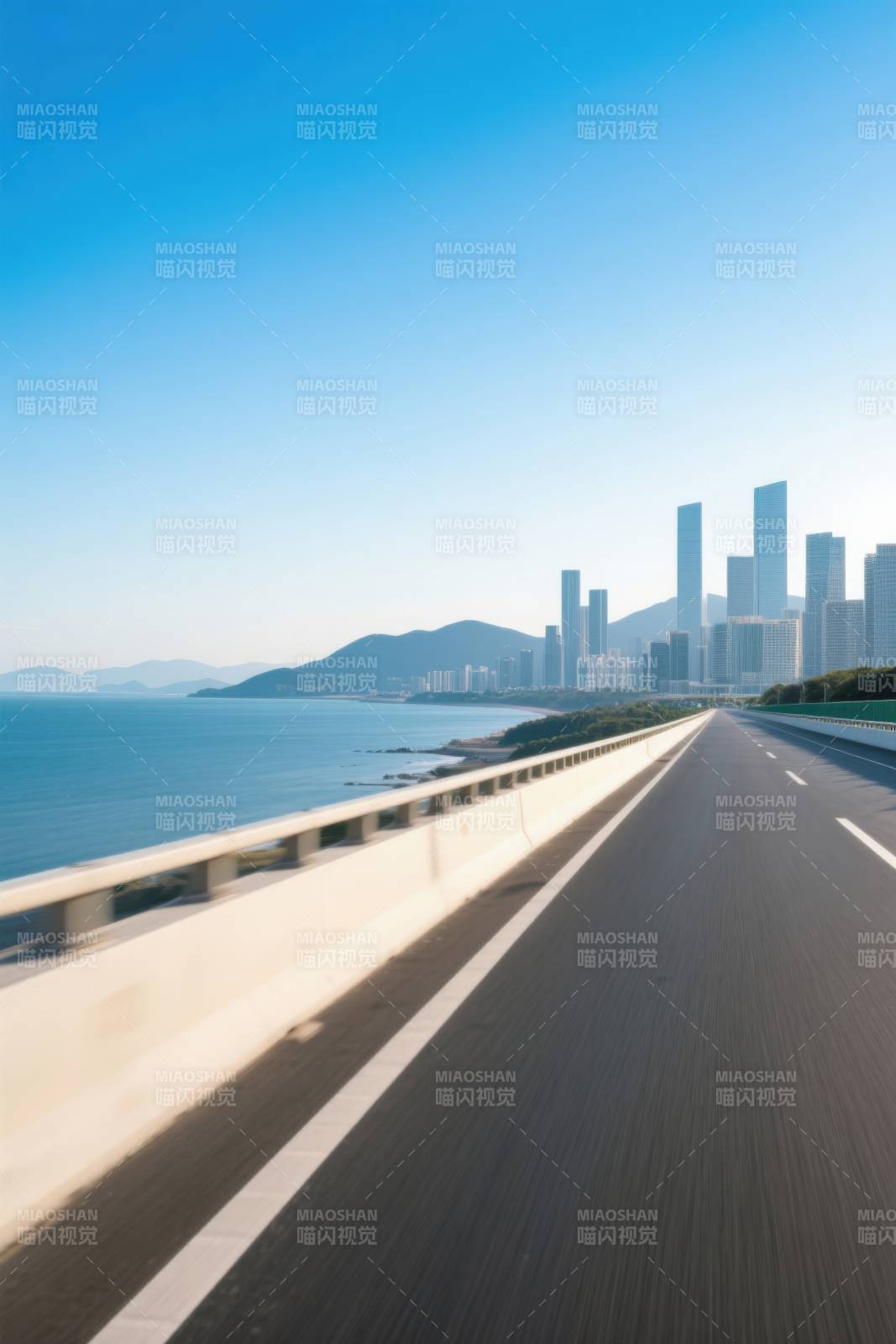 沿海高速公路城市天际线图片