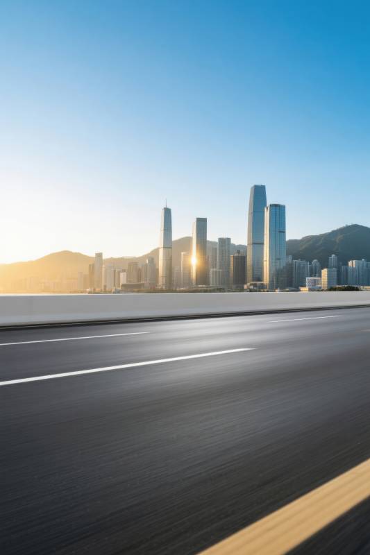 城市天际线与公路图片