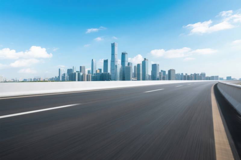 城市天际线与高速公路图片