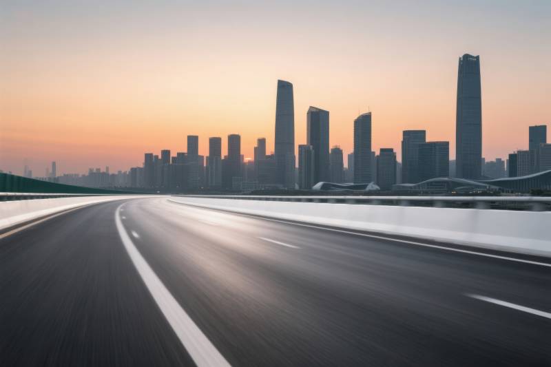 城市天际线与高速公路图片