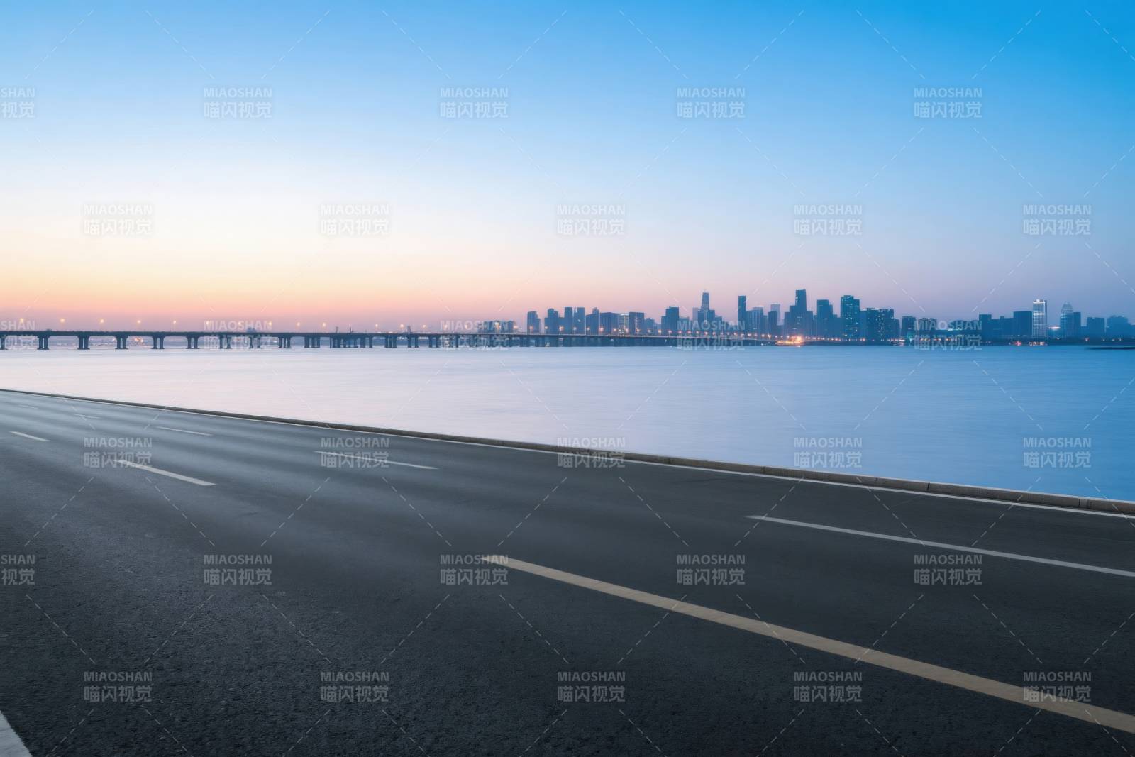 沿海公路城市天际线图片