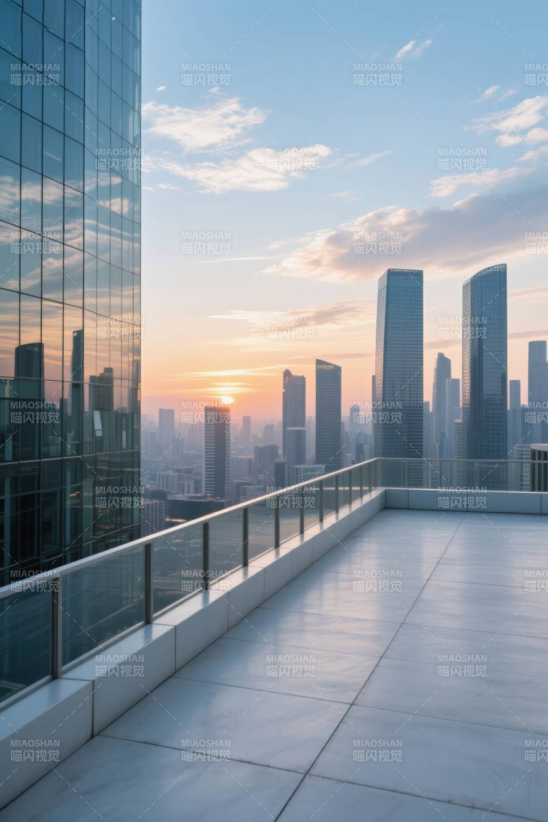 城市天际线日落景观图片