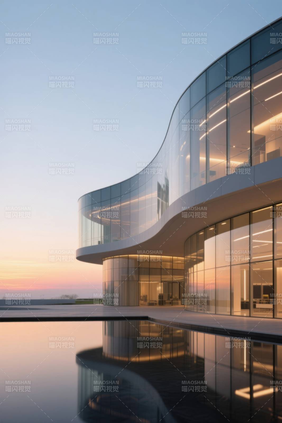 现代玻璃建筑日落倒影图片