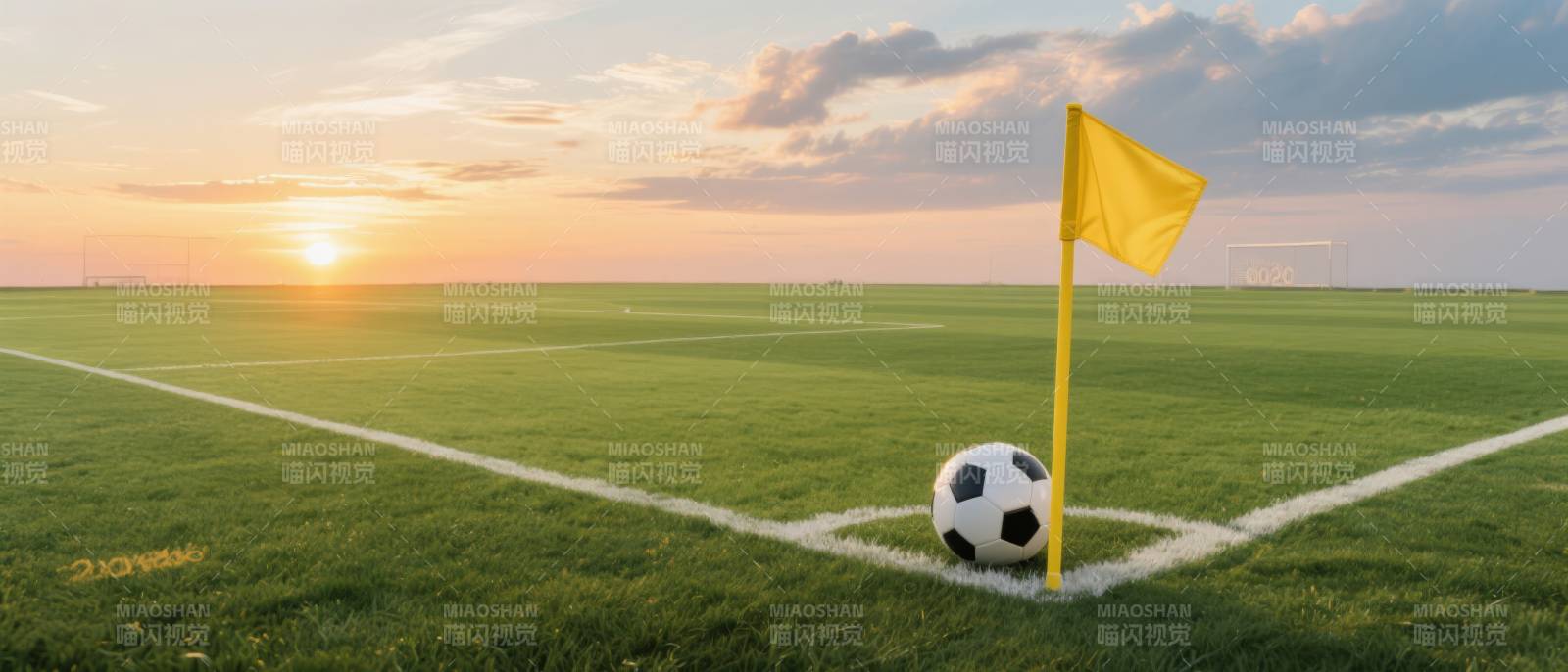 足球场日落角球瞬间图片