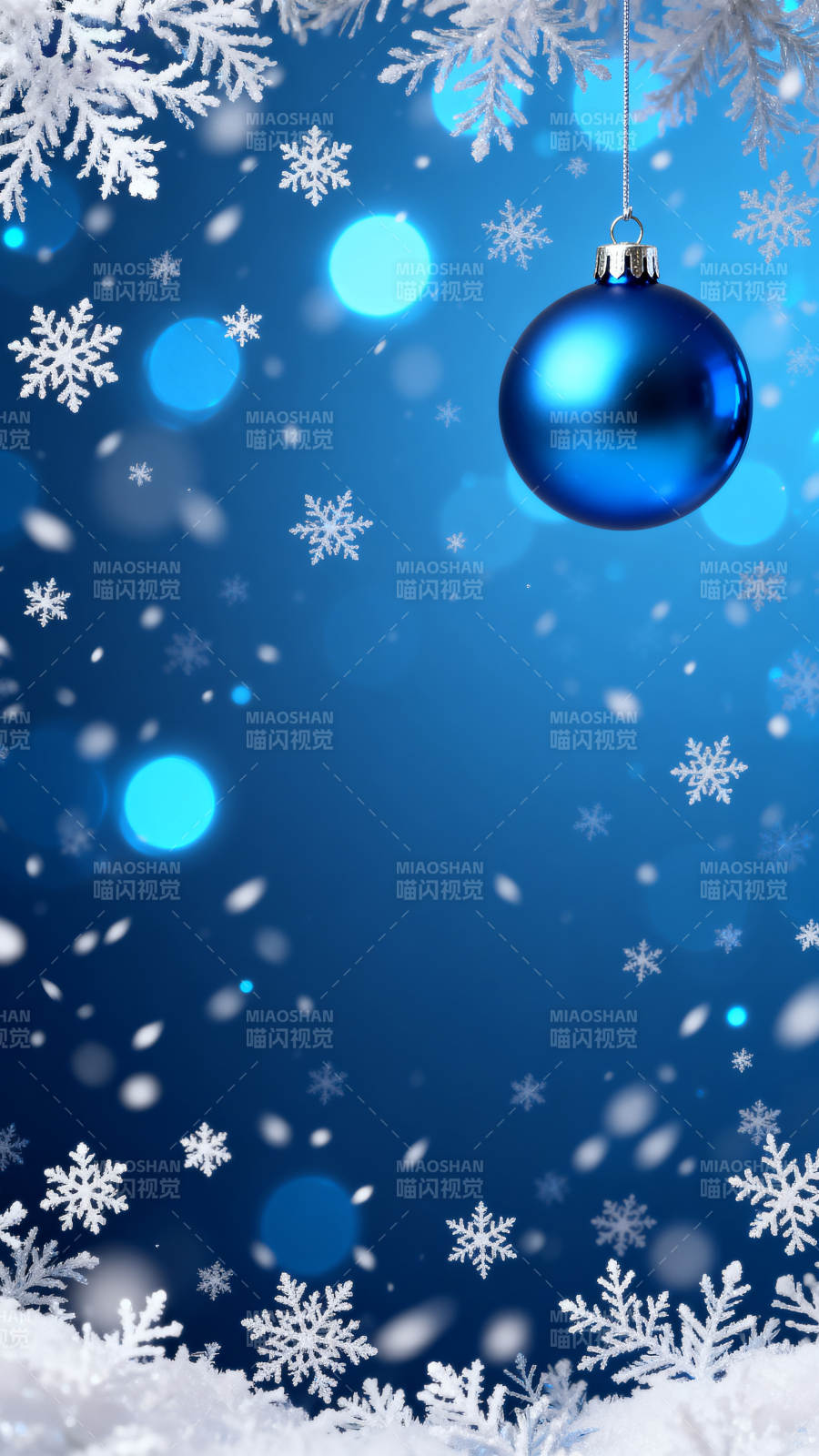 蓝色圣诞球与雪花背景图片