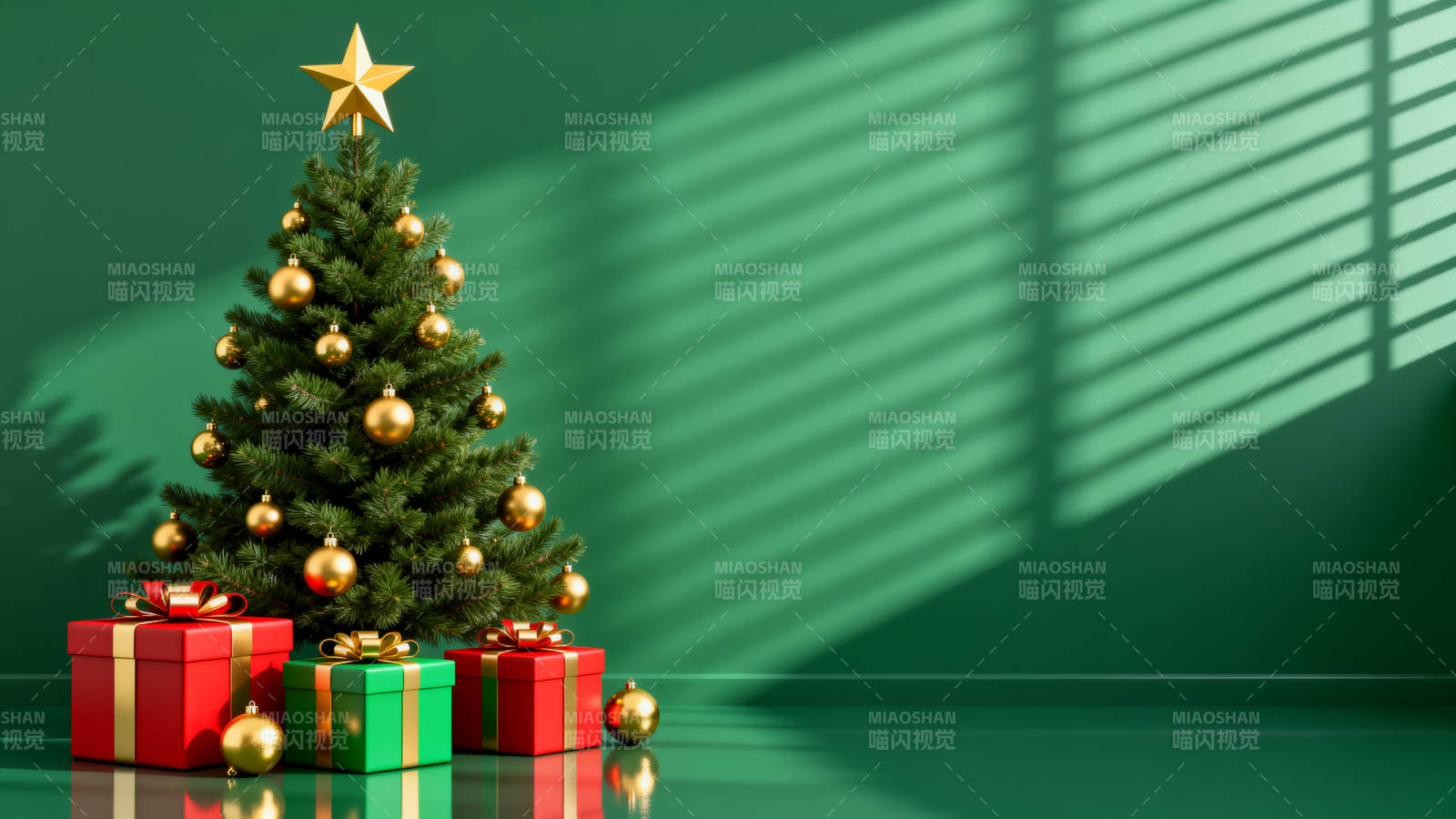 绿色背景下的圣诞树与礼物图片